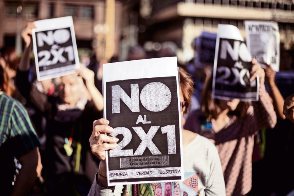 Protestas. El 4 de mayo, la asociación Madres y Abuelas de Plaza de Mayo se manifestaron en contra del fallo conocido como 2x1 (MARTÍN ZABALA. XINHUA)