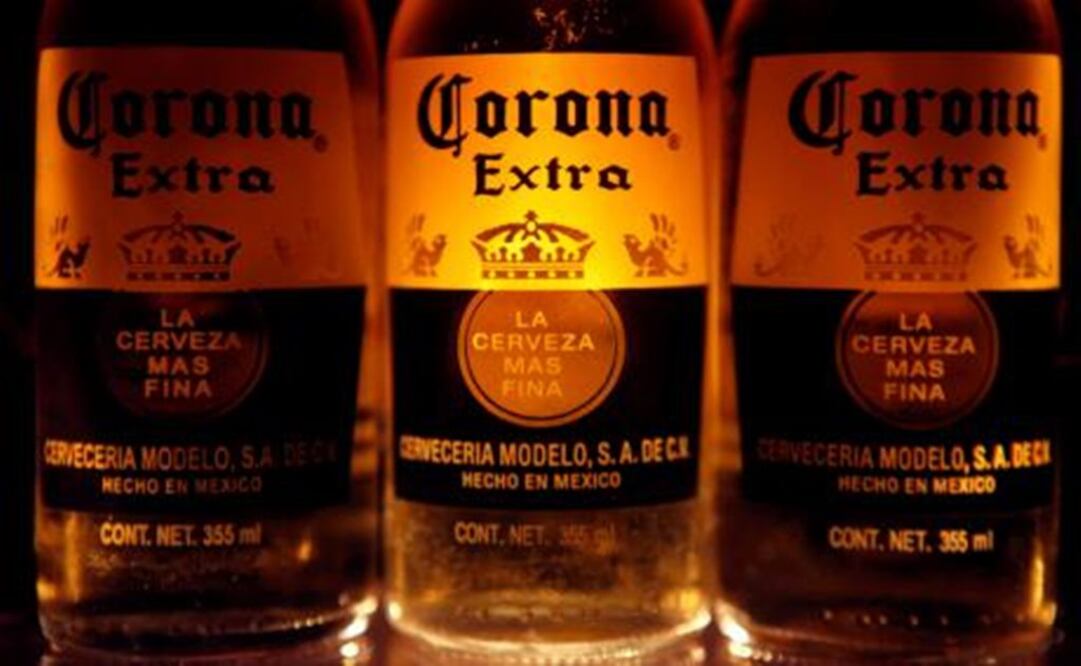Bottles of Corona beer, the flagship brand of Group Modelo – Photo: Edgard Garrido/ REUTERS