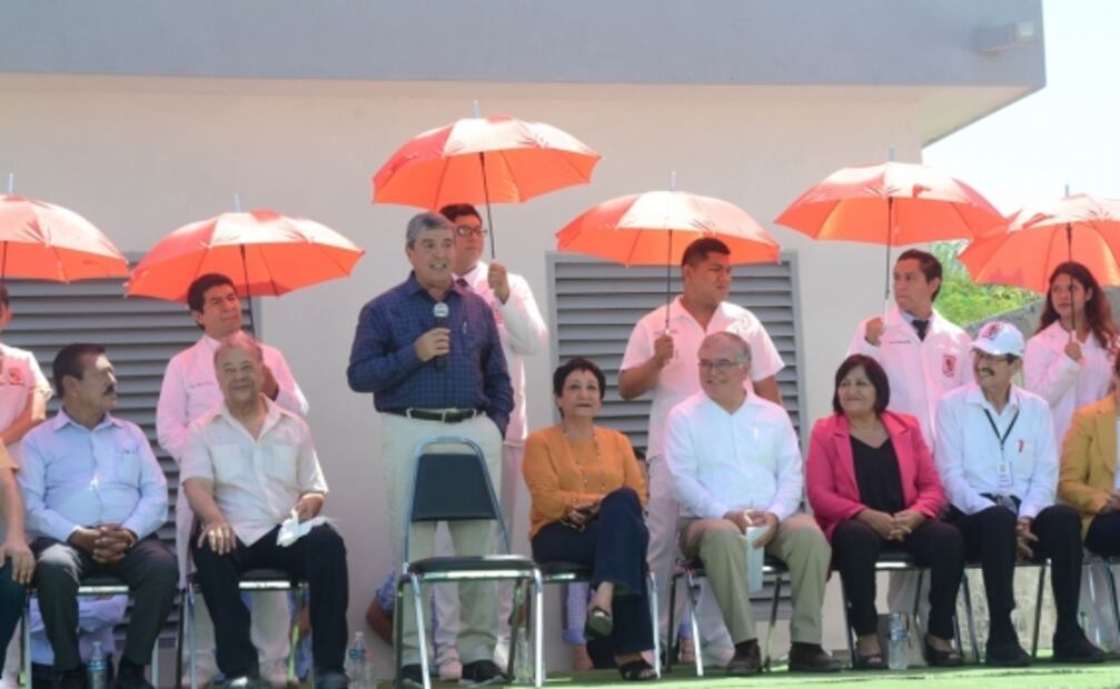 Colocan primera piedra de proyecto hospital-escuela en Monterrey