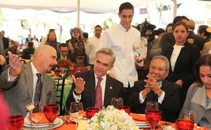 Mancera se compromete a combatir la piratería