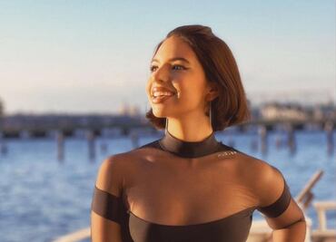 Ángela Aguilar muestra su ropa interior con pantalones cargo