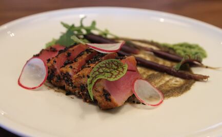 Atún sellado con salsa de guayaba rostizada