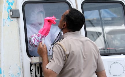 Farmacéutico indio muere al probar bebida que hizo contra el Covid-19