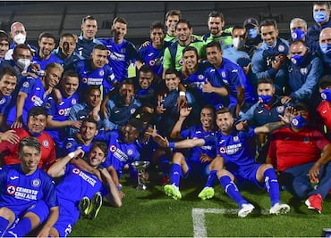 Cruz Azul, campeón de la Copa por México, tras vencer a las Chivas