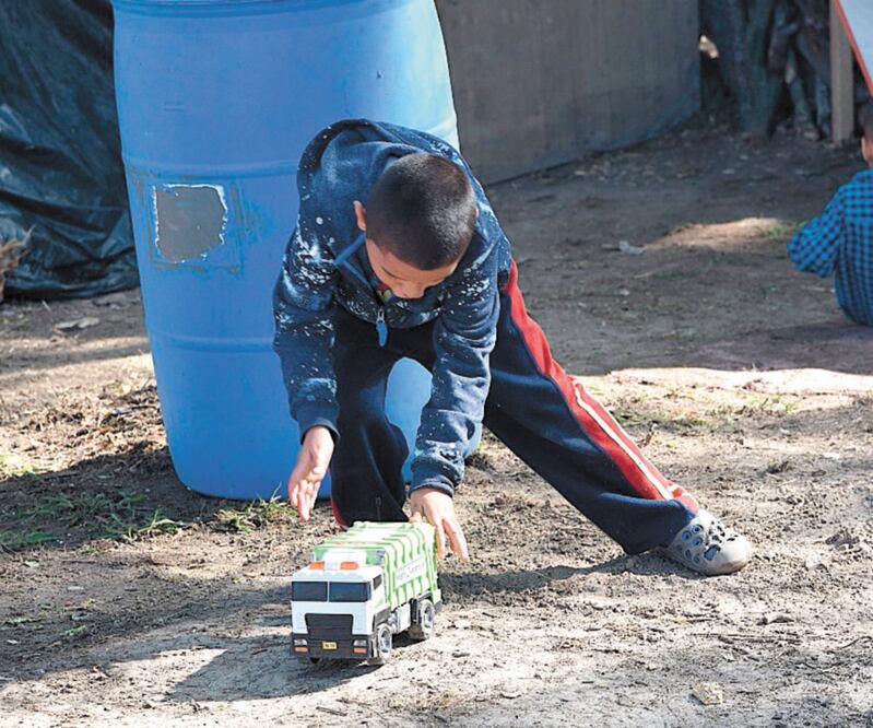 Brandon y su mamá huyeron de Honduras; están en Tamaulipas. Foto: SANDRA TOVAR. EL UNIVERSAL