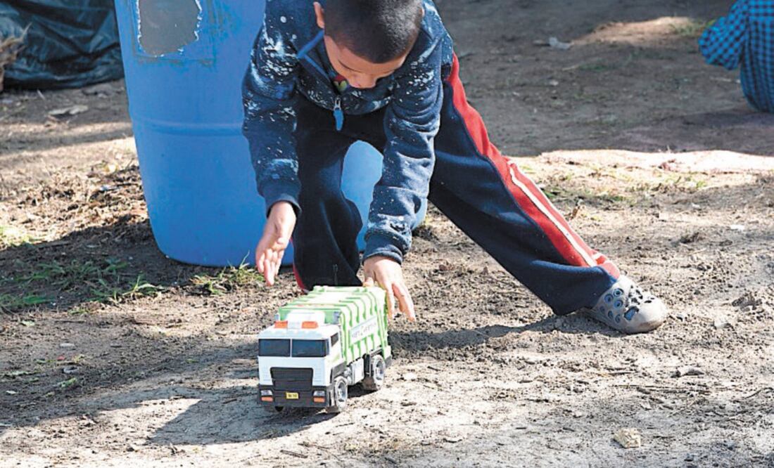 Brandon y su mamá huyeron de Honduras; están en Tamaulipas. Foto: SANDRA TOVAR. EL UNIVERSAL
