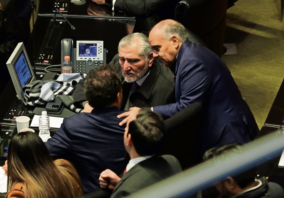 Adán Augusto López, presidente de la Jucopo, dijo que la ley de extorsión se aprobará el próximo martes. Foto: de Carlos Mejía. El Universal