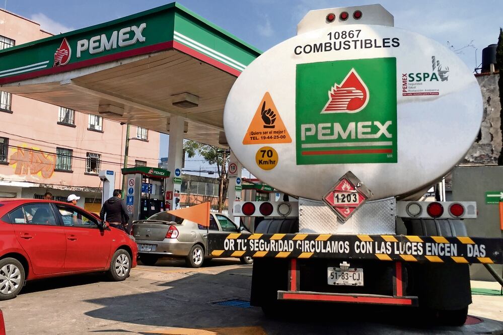 Pemex analizaría tener más gasolinerías