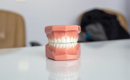 Previene el sarro y la gingivitis en tus dientes con esta hierba natural y común en tus comidas