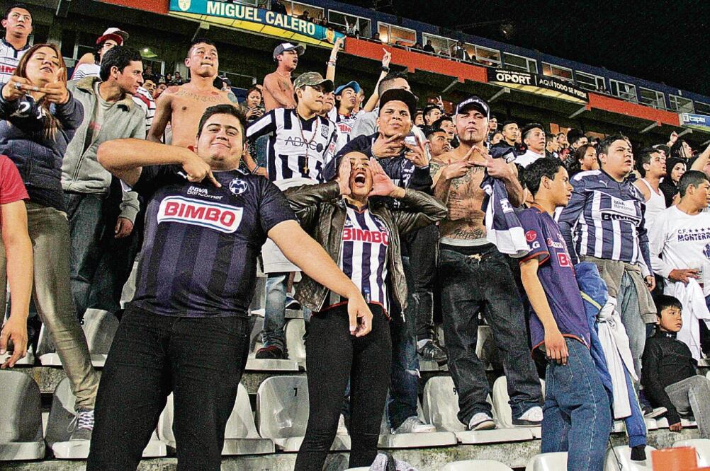 El amor regio hizo caminar varios kilómetros a los fans para llegar al coso (IMAGO7)