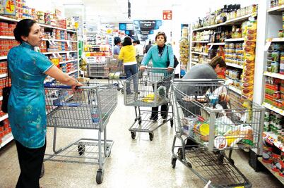 Confianza del consumidor hila tres meses al alza