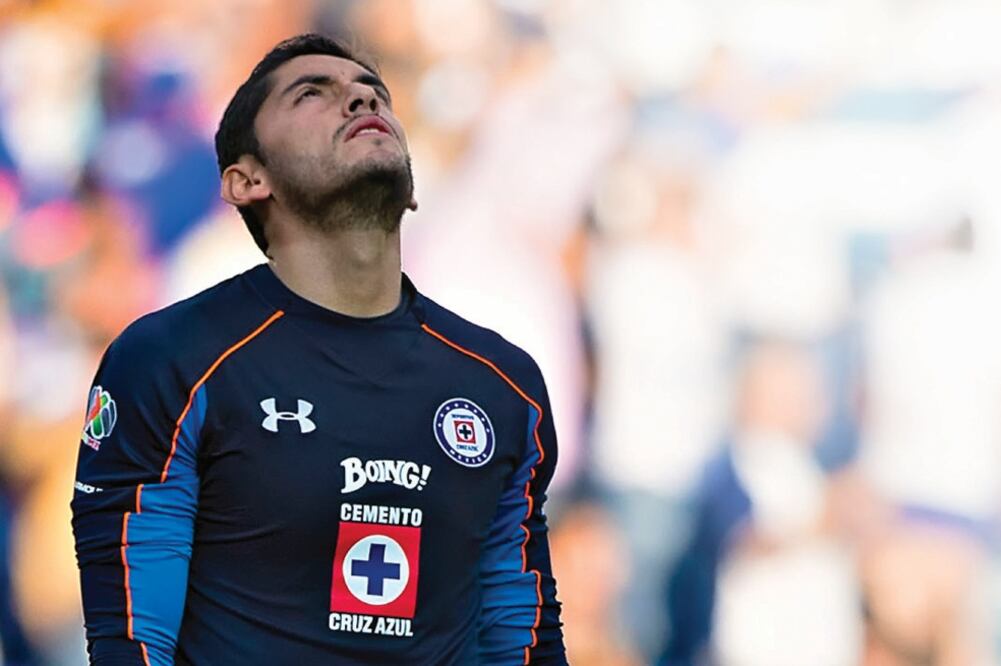 El portero de Cruz Azul no podrá volver a jugar en el actual certamen, debido a la luxación de hombro que sufrió el pasado juego ante el Veracruz (ERNESTO PÉREZ. IMAGO7)