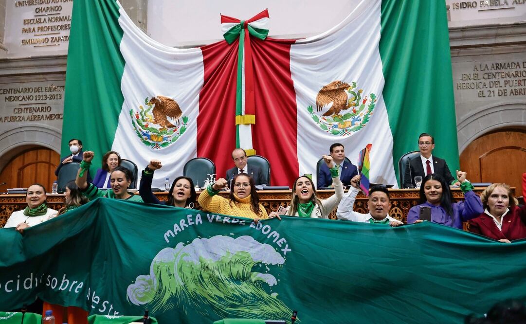 Las diputadas mexiquenses celebraron las reformas, pues recordaron que era una demanda de las feministas desde hace 20 años. Foto: Arturo Hernández | El Universal