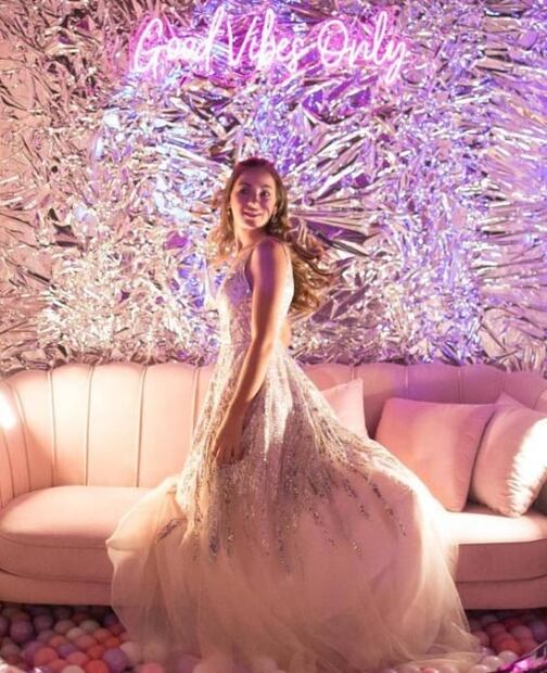 Ernesto Laguardia vuelve a bailar "Quinceañera", pero ahora con su hija