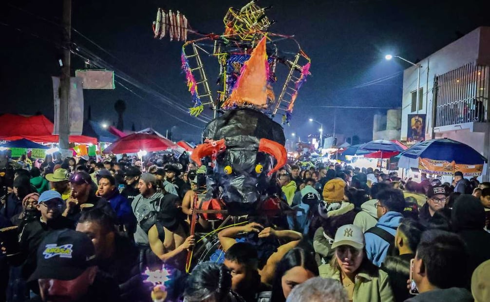 Además de los toritos los asistentes disfrutan de la romería que se instala en el lugar. Foto: Luis Camacho y Osmar Alvarado / EL UNIVERSAL