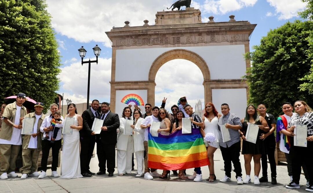 Celebran diez matrimonios igualitarios en León. Foto: Especial