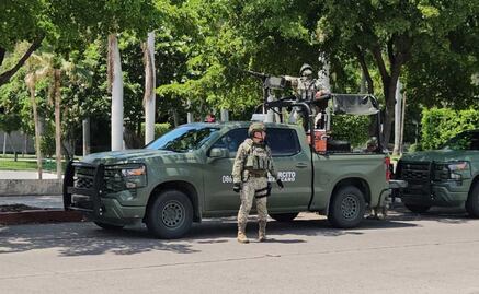 Detienen a dos hombres por portar armas de fuego en Sinaloa; fueron perseguidos hasta el Palacio de Gobierno