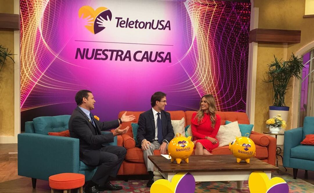 La conductora fue recibida por su ex compañero, Alan Tacher. Foto: @despiertamerica