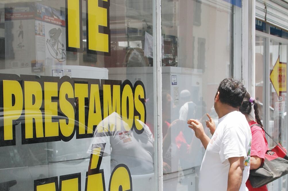 Los requisitos para obtener un préstamos es ser empleado mayor de 18 años y tener una antigüedad de uno a tres años en el trabajo actual (ARCHIVO EL UNIVERSAL)