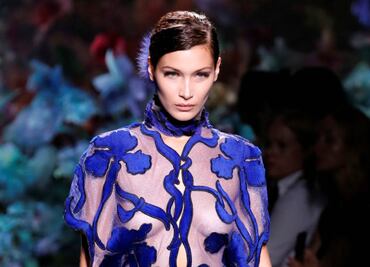 Bella Hadid enciende la web con impresionante vestido