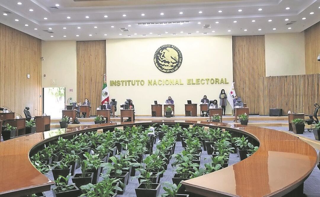 El Consejo General del INE aprobó suspender la revocación el 17 de diciembre. Foto: ARCHIVO EL UNIVERSAL