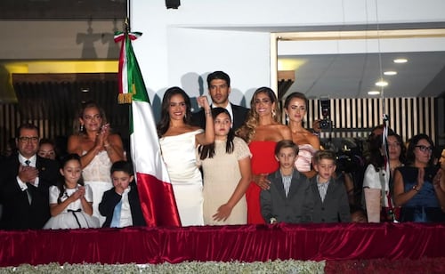 Con mariachis y feria, la Cuauhtémoc festeja el 15 de septiembre; Alessandra Rojo encabeza grito en la sede de la demarcación