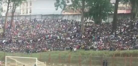 Estampida en estadio de Angola deja 17 muertos