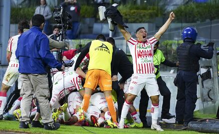 Necaxa gana de último minuto y le impide a Cruz Azul tomar el liderato