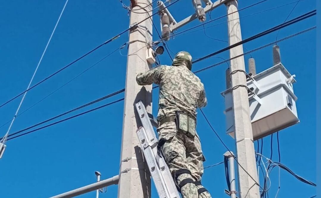 En Navolato se detectó que particulares en forma ilegal colocaron 23 cámaras de videovigilancia en espacios públicos y equipamiento urbano, por lo que se procedió a su retiro. Foto: Especial