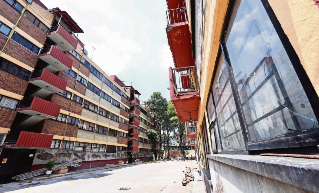 El diputado Leonel Luna planteó como posibles beneficiarios de la reconstrucción gratuita a 19 inmuebles, entre ellos el Multifamiliar de Tlalpan (ARCHIVO EL UNIVERSAL)