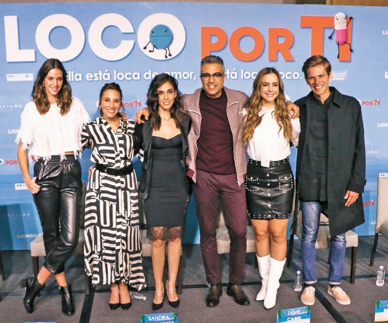 Pamela Almaza, Mónica Huerta, Sandra Echeverria, Jaime Camil, Ana Belena y Kevin Holt presentaron la película Loco por ti. Foto: ROGELIO MORALES. CUARTOSCURO