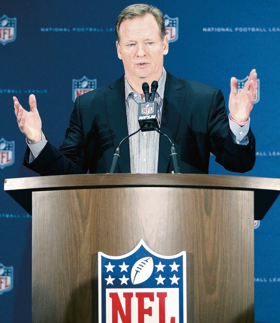 El comisionado de la NFL insiste en mantener a los mismos referees. FOTO; LUIS M. ÁLVAREZ. AP