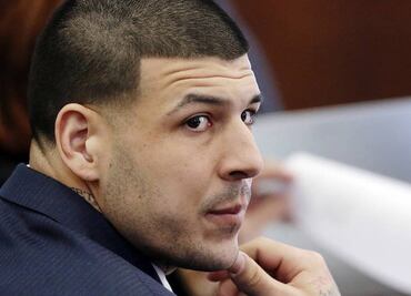 Entregan cuerpo de Aaron Hernández a funeraria