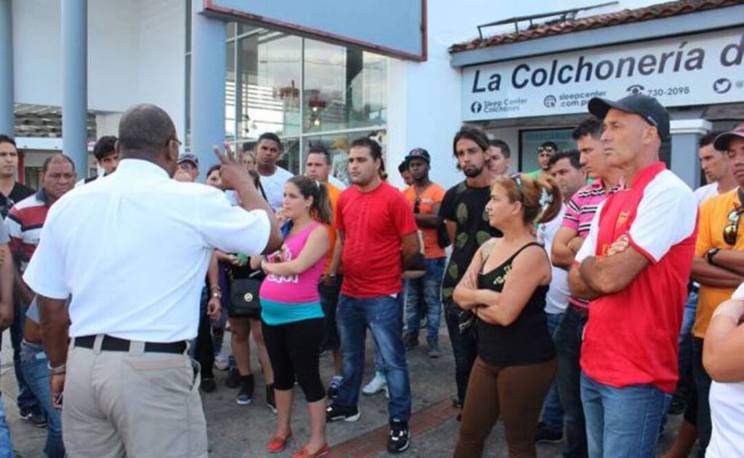 First flight of Cuban migrants arrives at Mexico border town