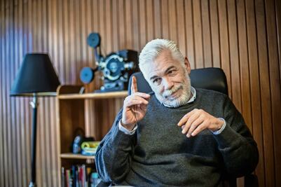 Estrada: trabajo para el público, no para el poder