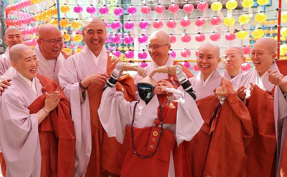 El robot humanoide bautiza Gabi, se comprometió a consagrarse toda su vida al santo Buda y a las enseñanzas sagradas. Foto: Yonhap / picture alliance