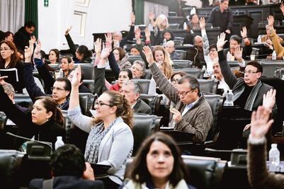 A marchas forzadas avanza la Constitución
