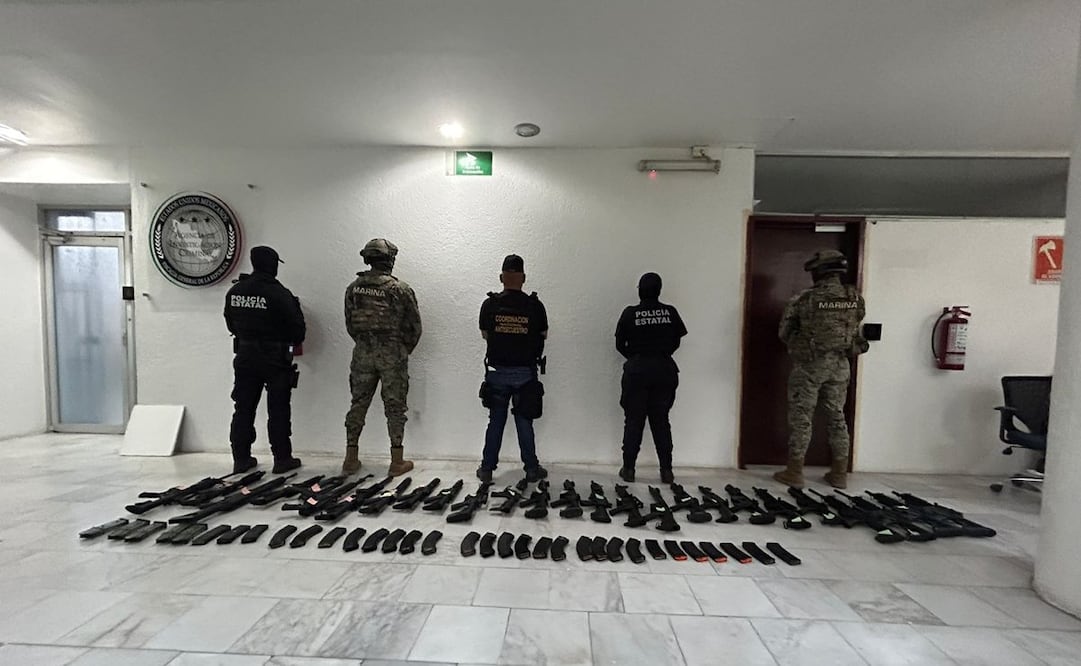 Presentan armamento asegurado por la Semar en Coahuila. Foto: Cortesía Semar