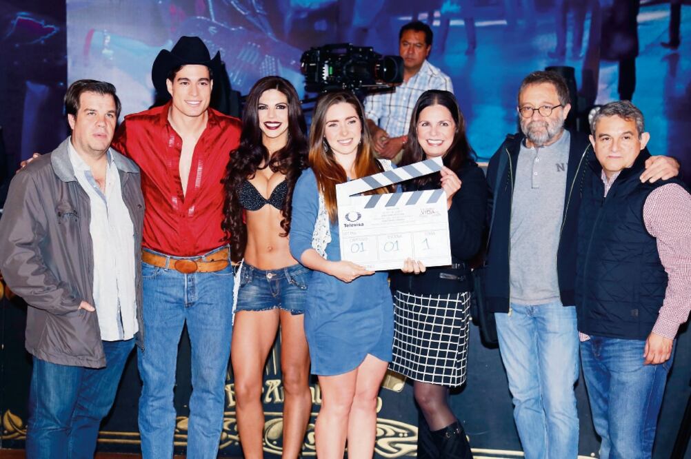 la telenovela es producida es por Rosy Ocampo (de negro, al centro) (AGUSTIN SALINAS. EL UNIVERSAL)