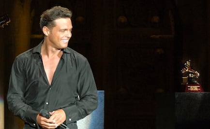 Fan sube al escenario de Luis Miguel y le da una sorpresa