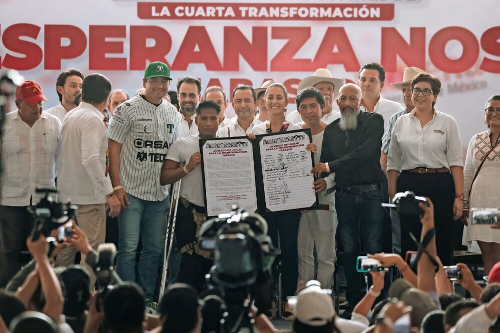 Ante simpatizantes y militantes de Morena, Claudia Sheinbaum presidió la firma del acuerdo en la unidad por la transformación en Tabasco y destacó que en el partido “hay hombres y mujeres de primera”. Foto: Especial