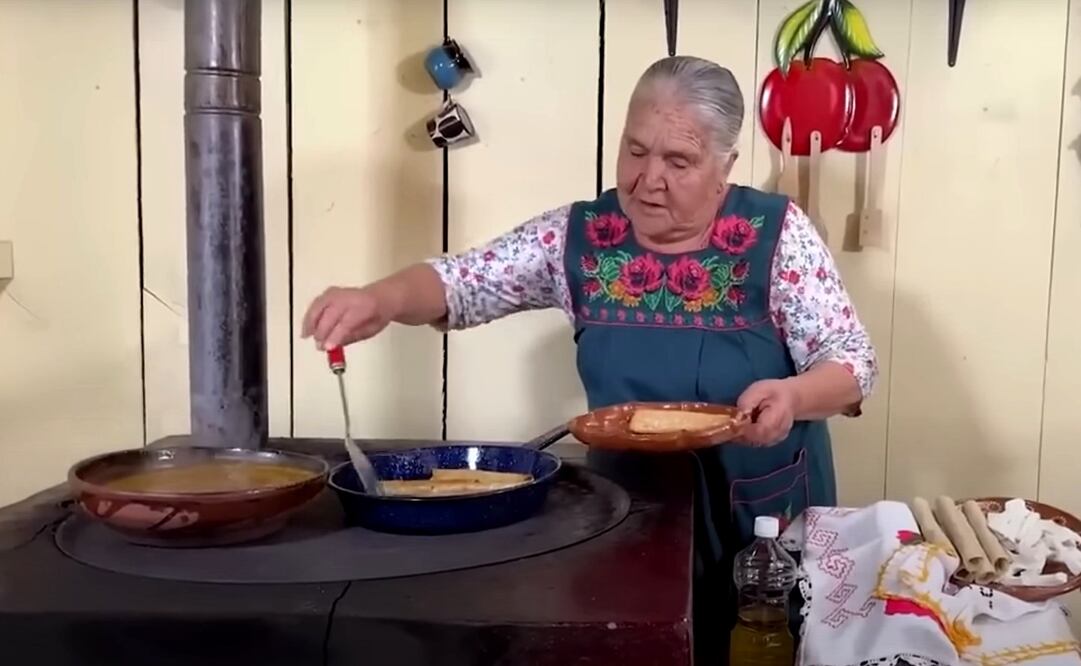 Flautas ahogadas de Doña Ángela. Foto: Captura de pantalla / YouTube
