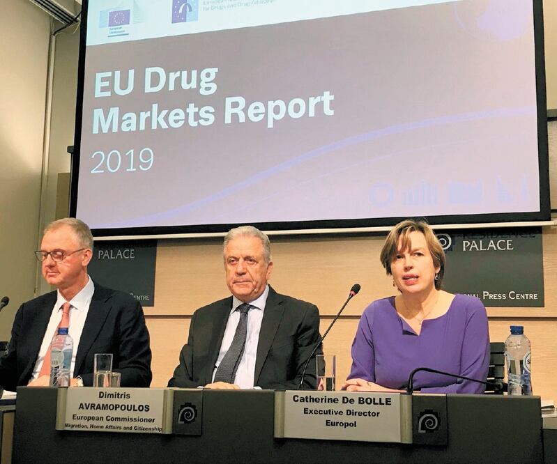 Alexis Goosdeel, director del Observatorio Europeo de las Drogas y las Toxicomanías (izq.), y Catherine De Bolle, directora ejecutiva de Europol. Foto: CORTESÍA