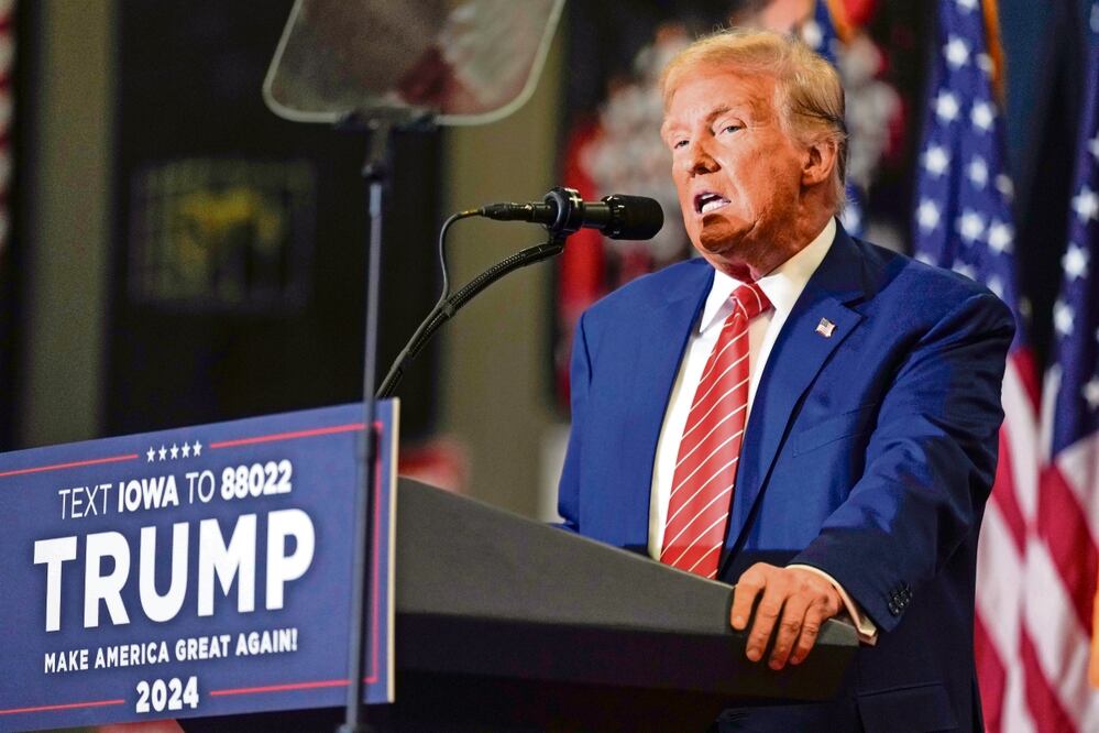 Donald Trump, exmandatario estadounidense, durante un mitin en Clinton, Iowa, el 6 de enero pasado. Foto: Charlie Neibergall / AP