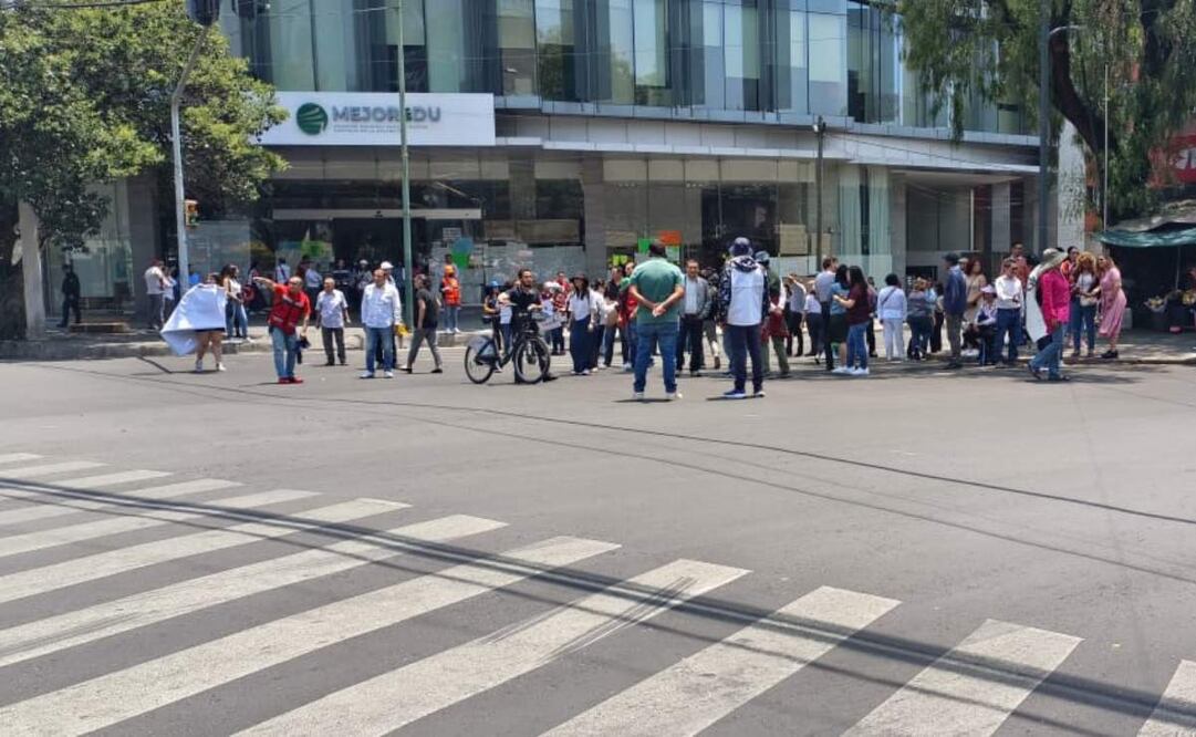 Trabajadores de la Mejoredu realizan una nueva manifestación en las inmediaciones de sus instalaciones. Foto: Especial