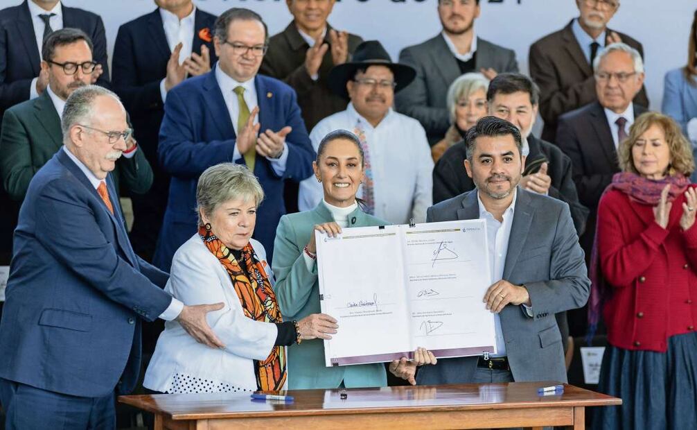 La presidenta Claudia Sheinbaum Pardo encabezó la firma del Acuerdo Nacional por el Derecho Humano al Agua, en el Parque Ecológico de Xochimilco, el pasado lunes 25 de noviembre de 2025. Foto: Hugo Salvador/ EL UNIVERSAL