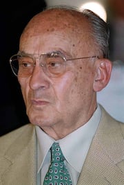 Echeverría celebra 96 años en hospital