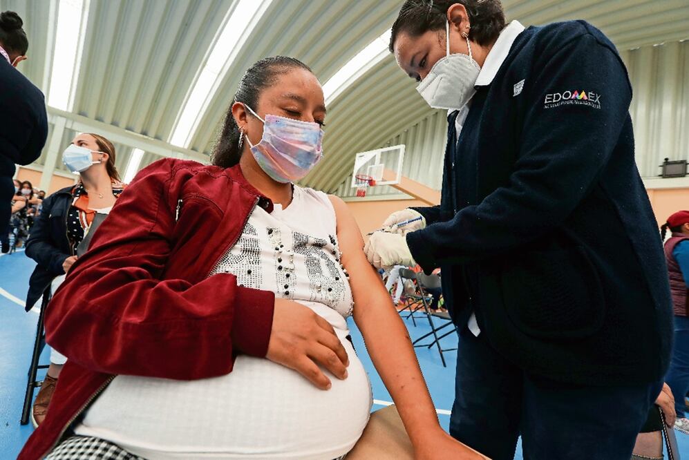 Vacunación a mujeres embarazadas en al CDMX, 2021. Foto: El Universal / Jorge Alvarado, archivo 
