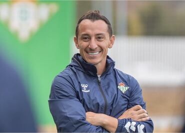 Andrés Guardado comienza su etapa como entrenador en el Betis de España