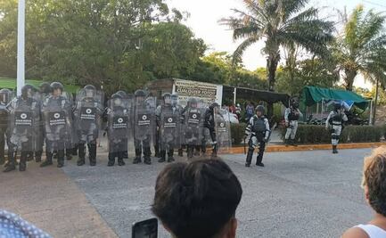 Policías antimotines desalojan con gas lacrimógeno a estudiantes del Tecnológico de los Ríos en Tabasco; PRI y PRD condenan represión